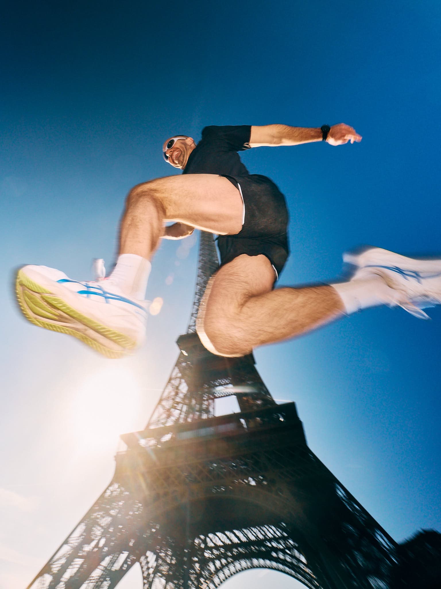 Runner Evan in motion on a Paris street.