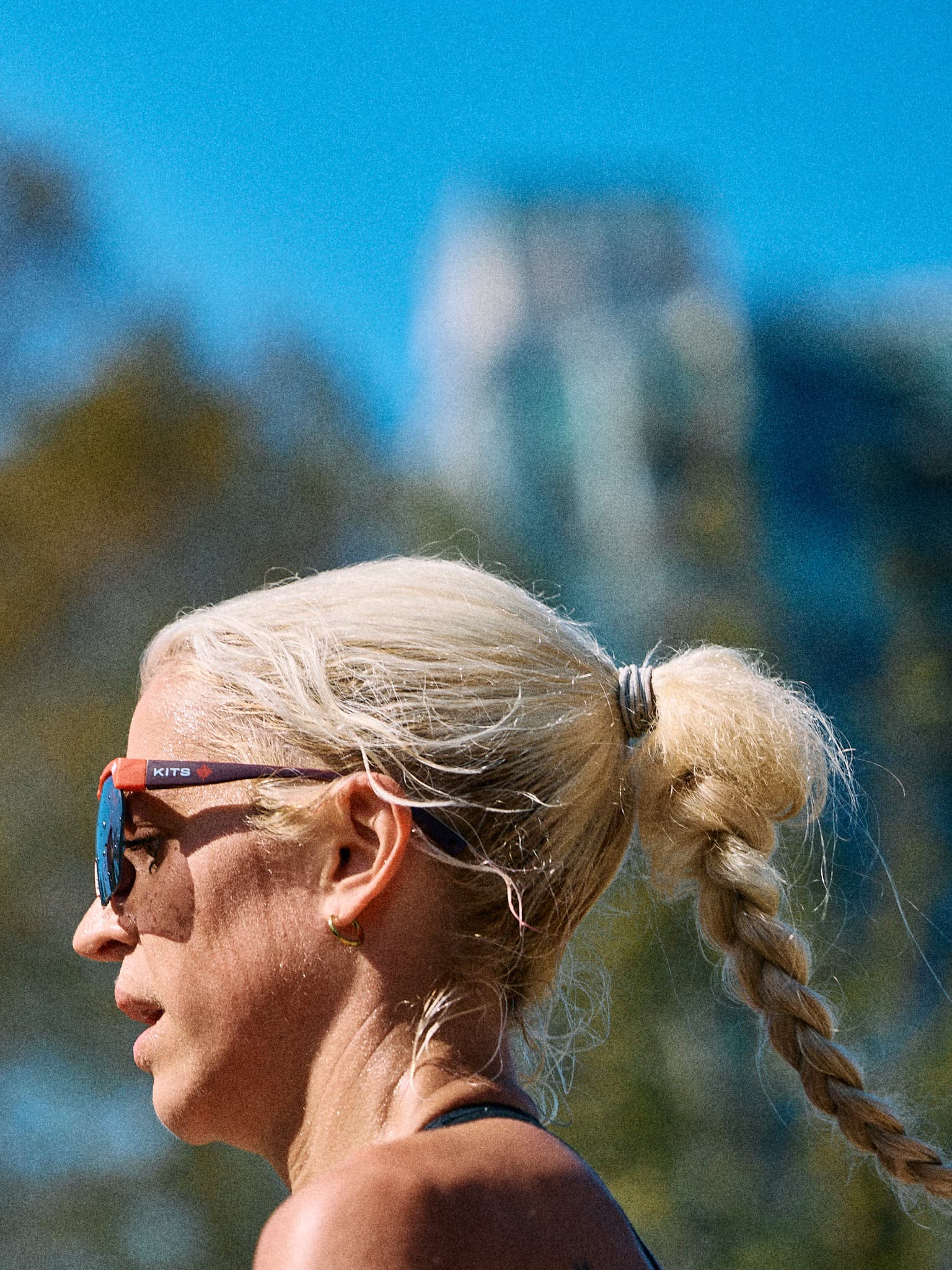 Marathoner Mikky running through the Vancouver Marathon course.